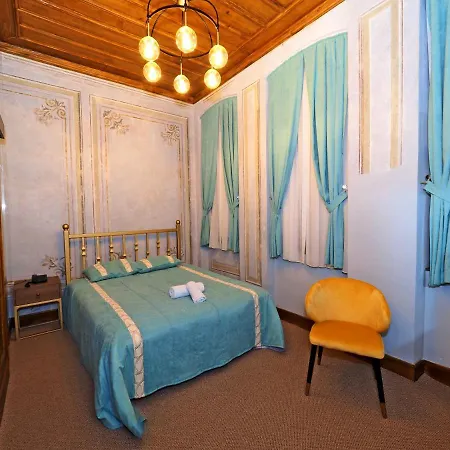 מלון Taksim Estane Butik 3*